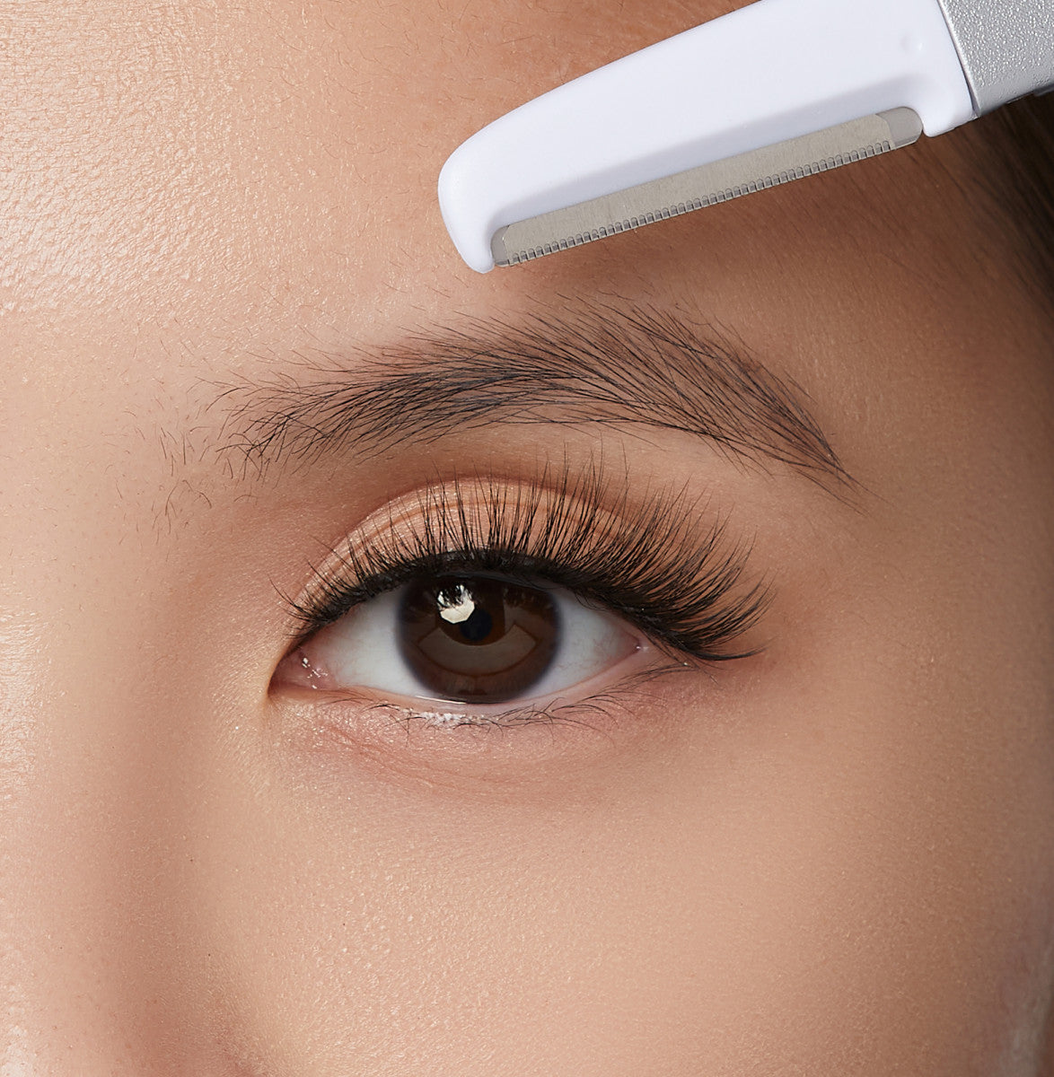 KISS Silky Edge Facial Hair Dermaplaner & Brow Shaper