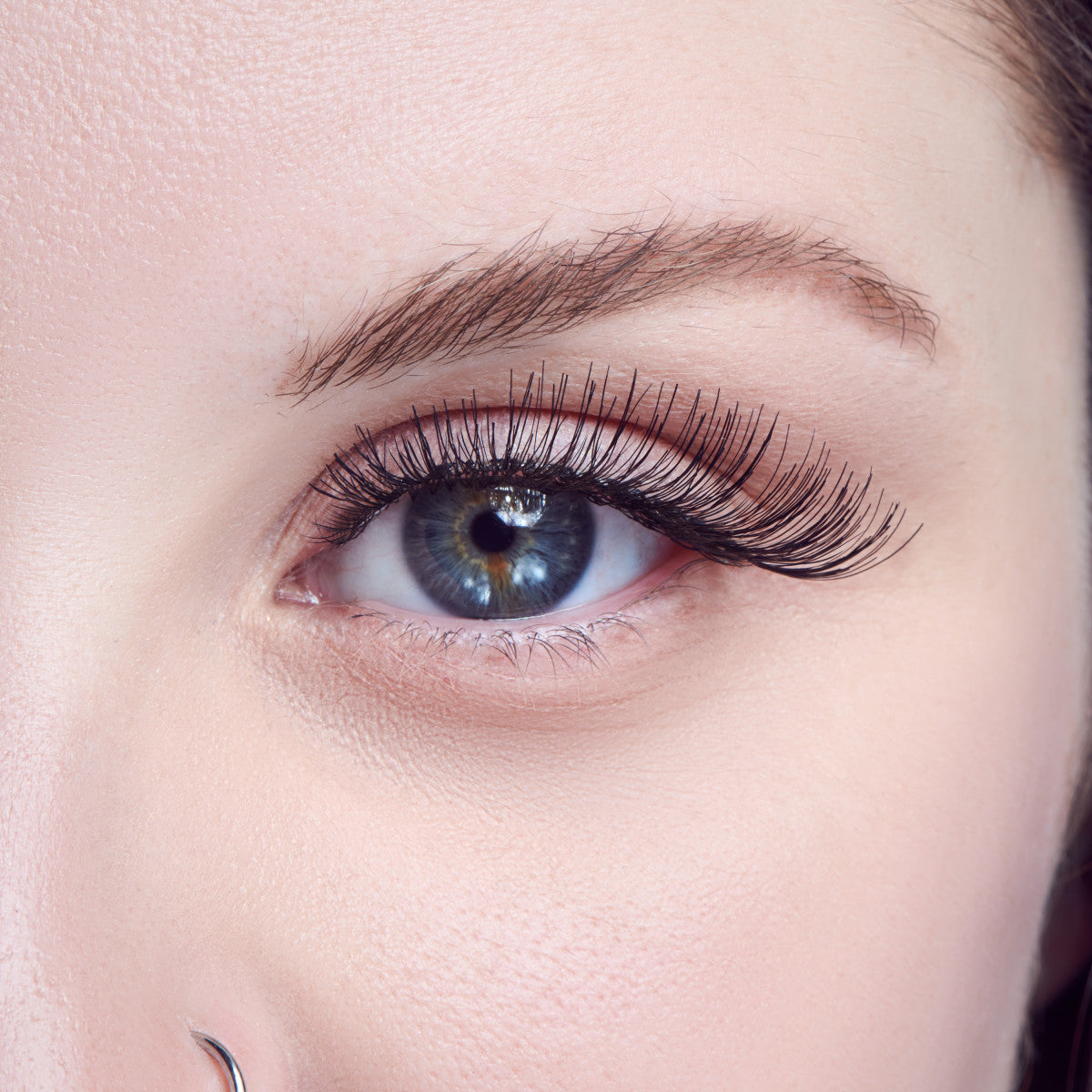 KISS Natural Lashes, Style ‘Stunning’, 1 Pair & Lash Glue Net Wt. 1g (0.035.oz.)